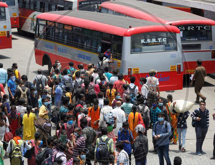 People attempt to board public transport buses during the nationwide lockdown to stop the spread of Coronavirus (COVID-19) in Bangalore, India, May 03, 2020.
