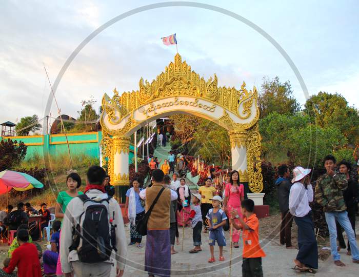 GOLDEN ROCK Pagoda, Kyite Htee Yoe, Myanmar