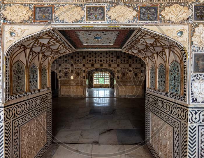 Beautifully Decorated Mirror Palace (Sheesh Mahal) In The Amer Fort In Jaipur, Rajasthan, India