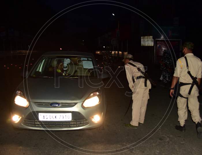 Nagaon :Security Personnel Question Commuters Who Defied Curfew In The Third Phase Of Covid-19 Lockdown, In Nagaon District Of Assam On May 04,2020.In Assam In Terms Of The Curfew Period Advanced By An Hour  From 6 Pm To 6 Am.Pix By Anuwar Hazarika