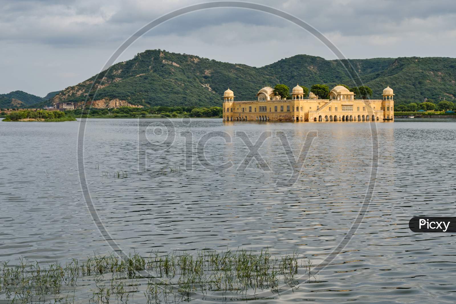Jal Mahal (Water Palace) In The Middle Of The Man Sagar Lake In Jaipur, Rajasthan, India