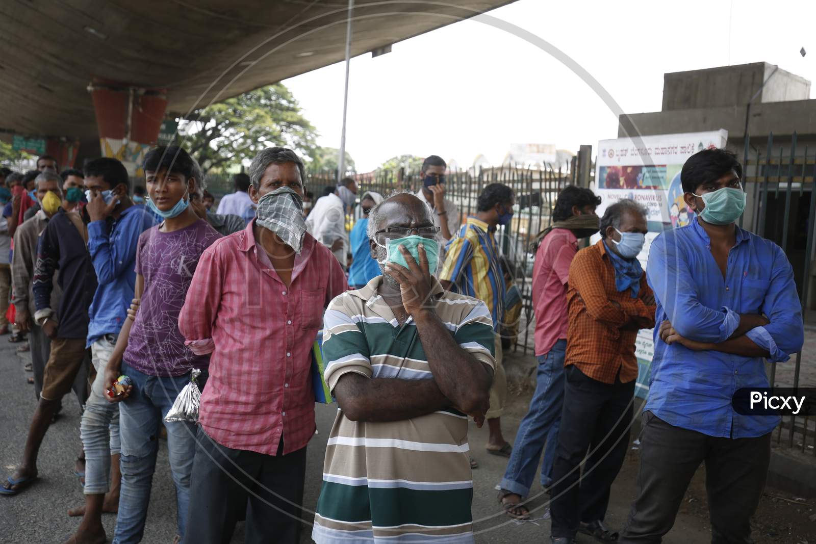Homeless people wait for food to be distributed on a street during the nationwide lockdown to stop the spread of Coronavirus (COVID-19) in Bangalore, India, May 02, 2020.