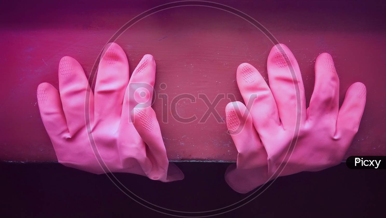 Pink Rubber hand gloves hygienic