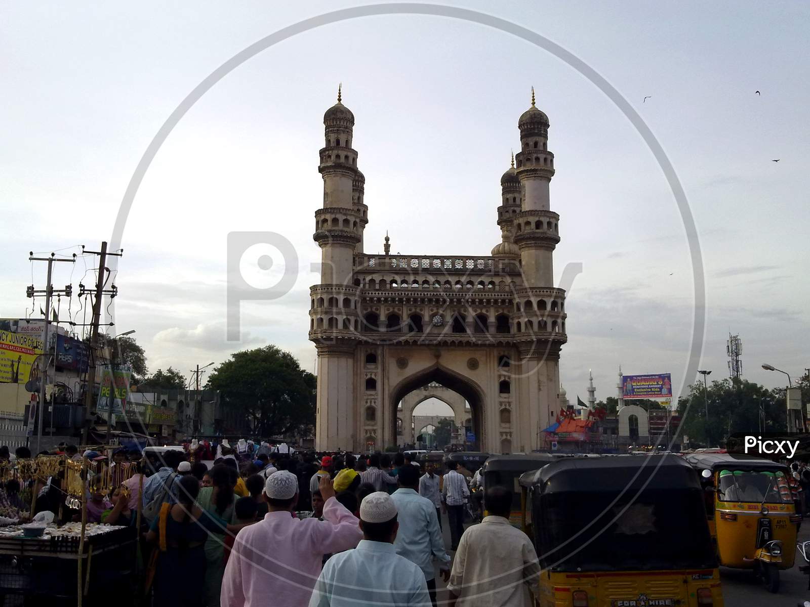 Hyderabad'S Charminar View From The Road