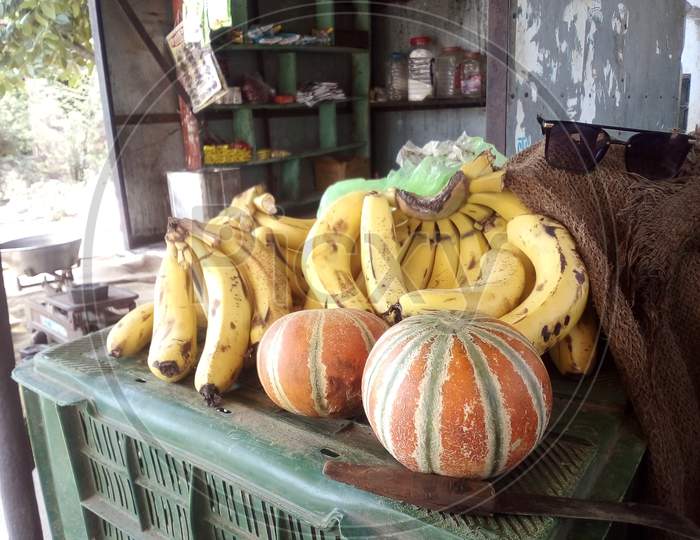 Bananas and muskmelons fruits