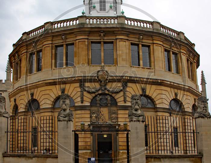 The Sheldonian Theatre In Oxford. Built In 1669 To A Design By Sir Christopher Wren.