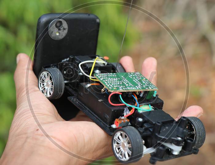 Remote Car Modified To Spy Car Using Mobile Camera