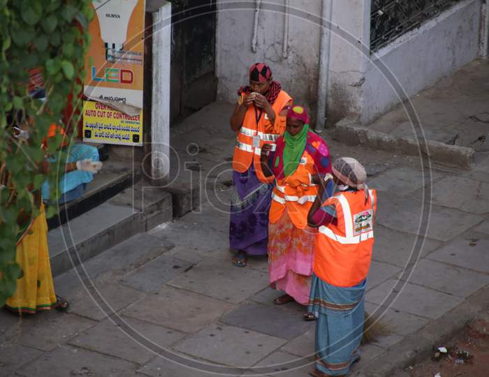 Tea break of GHMC women workers during Lockdown morning