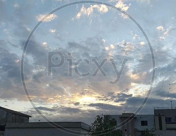 Picture of a Sky with Clouds and good atmostphere