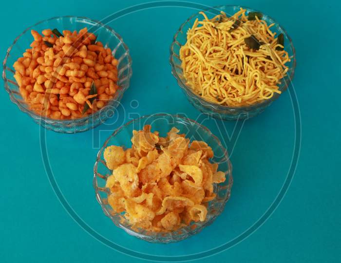 Bhel Poori, An Indian Road Side Snack Different Kinds Of Nuts As A Salty Snack, With Olives And Pepper