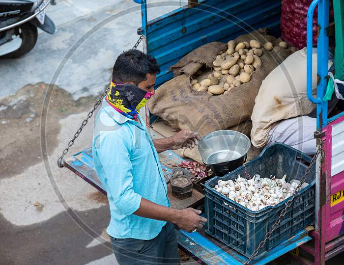Jodhpur, Rajashtbn, India. 20Th April 2020. Man Selling Food, Home Delivery Due To Lock Down, Man Wearing Mask,Coronavirus, Covid-19 Outbreak In India.