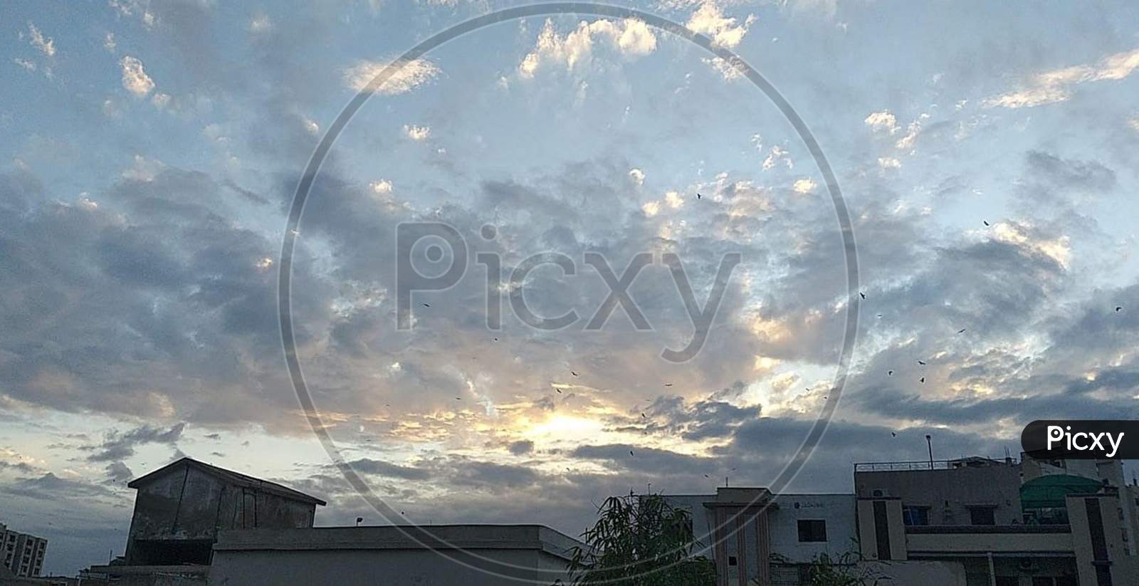 Picture of a Sky with Clouds and good atmostphere