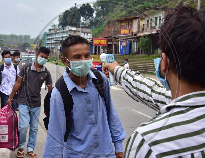 Thermal Screening Of  Migrant Workers  After Their Arrival From Meghalaya  Being Conducted On The Border Of Assam  And  Meghalaya During Nationwide Lockdown Amidst Coronavirus or COVID-19 Pandemic In Guwahati,India