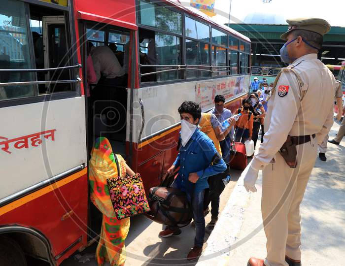 Migrant Workers Boarding Buses Towards their hometowns During Nationwide Lockdown Amidst Coronavirus Or COVID- 19 Pandemic, in Prayagraj, May 6, 2020