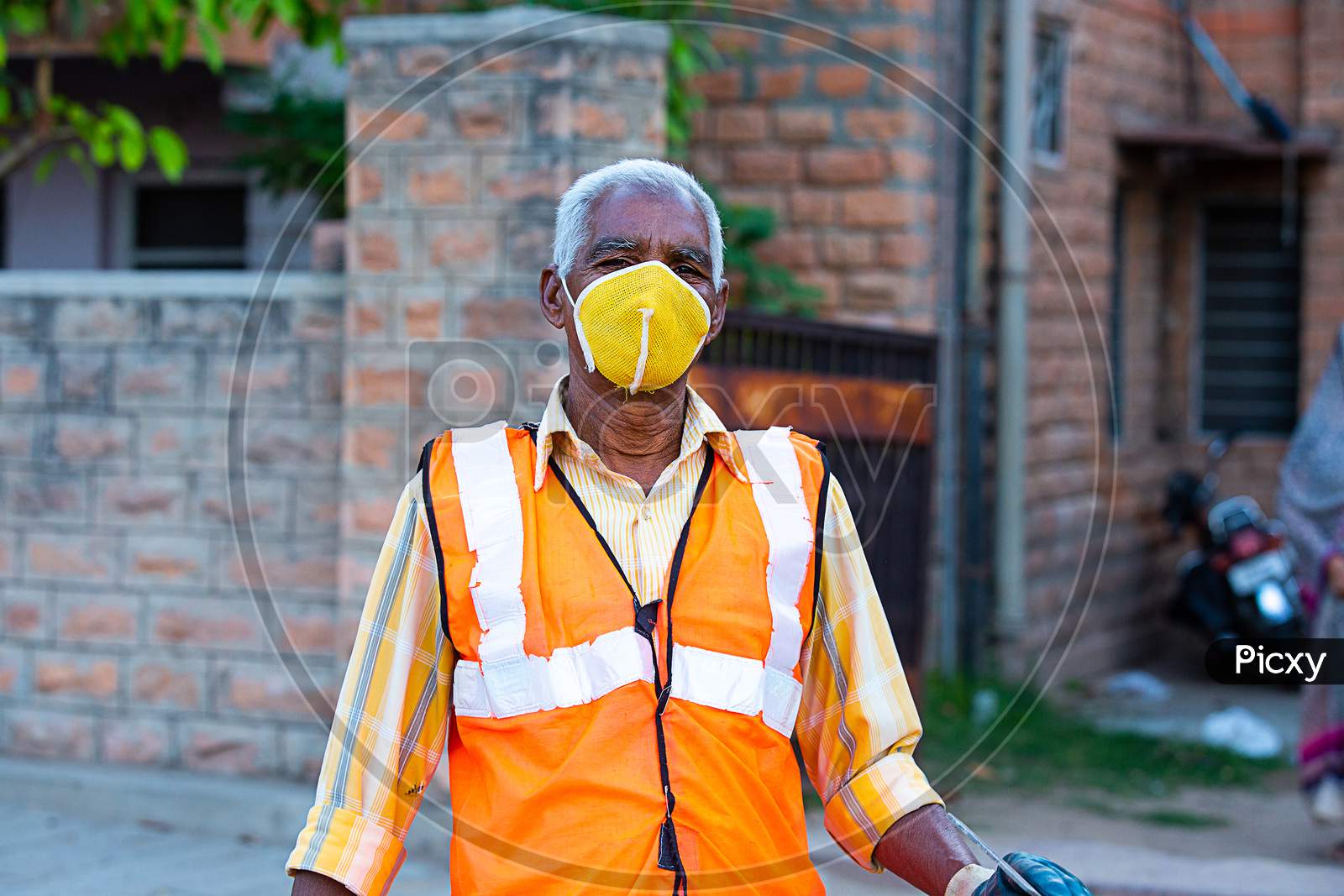 Jodhpur, Rajashtbn, India. 30 March 2020: Portrait Of Indian Cleaning Service, Old Man Wearing Protective Mask, Coronavirus, Covid-19 Outbreak In India.