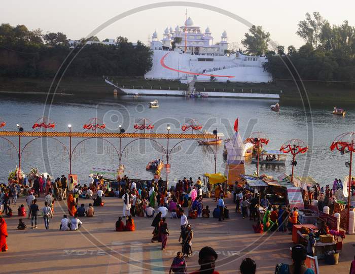Hindu devotees on the bank of Narmada River