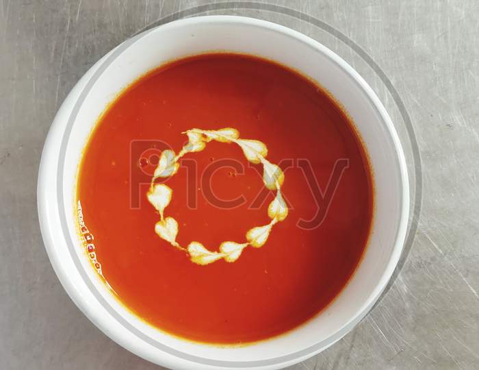 Tomato sauce - white cream