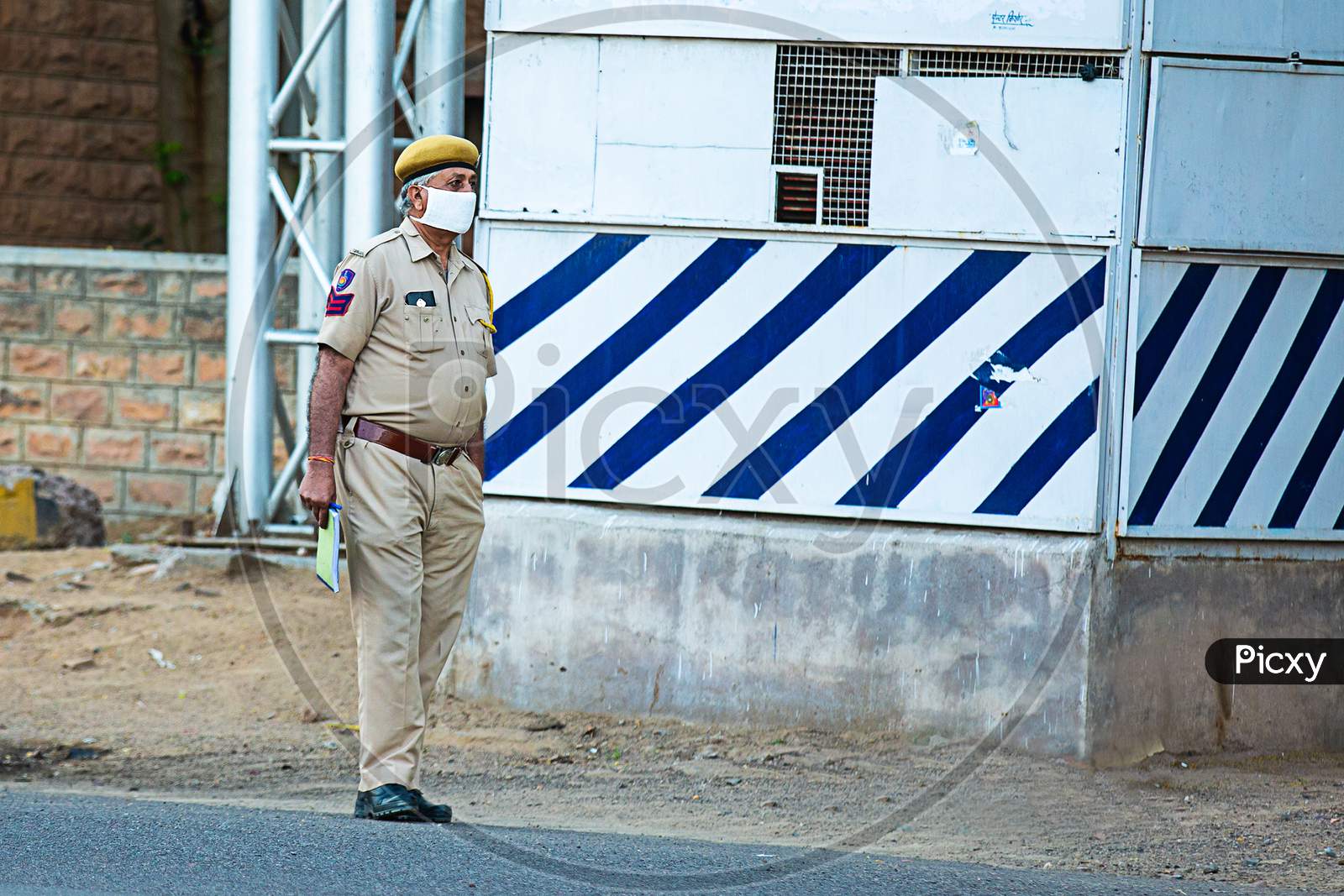 Jodhpur, Rajashtbn, India. 30 March 2020: Indian Police Man Wearing Protective Masks Due To Coronavirus, Covid-19 Outbreak In India, Lock Down, Curfew In India