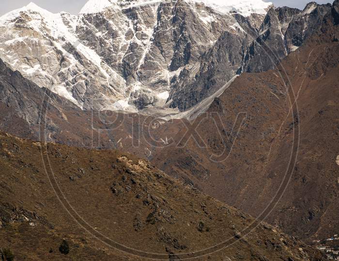 Tabuche peak, a view during Everest Base Camp Trek