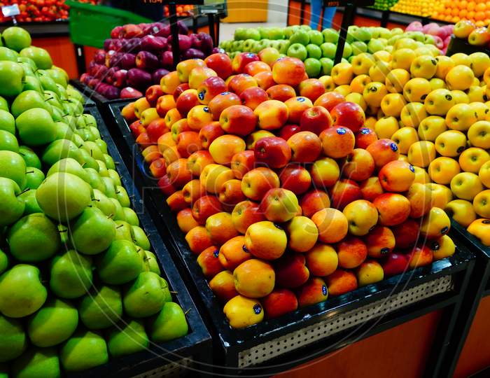 Bunch Of Green, Red, Yellow Apples On Boxes In Supermarket. Apples Being Sold At Public Market. Organic Food Fresh Apples In Shop, Store - India