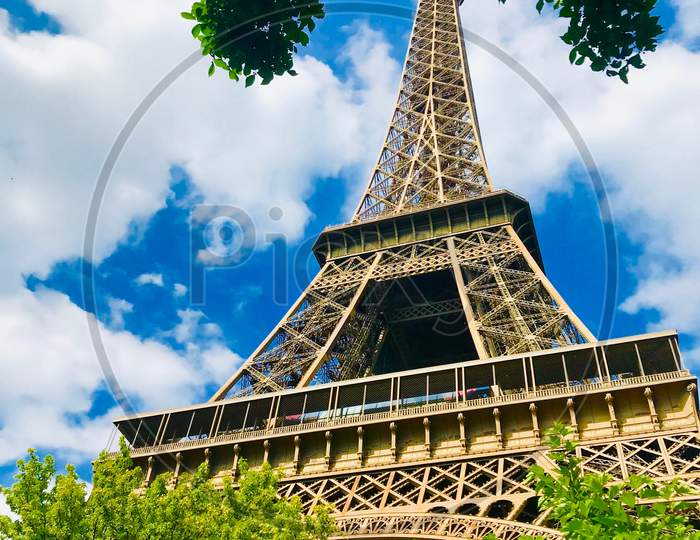 Day view of Eiffel tower
