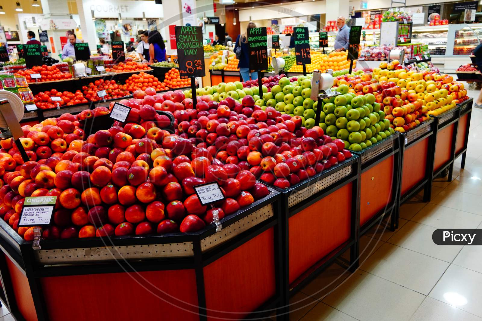 Bunch Of Red, Yellow And Green Apples On Boxes In Supermarket. Apples Being Sold At Public Market. Organic Food Fresh Apples In Shop, Store  - India