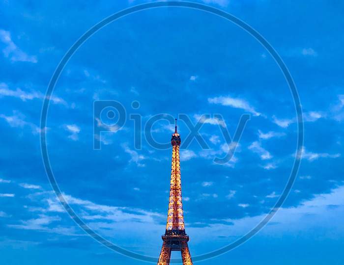 Night view of Eiffel tower