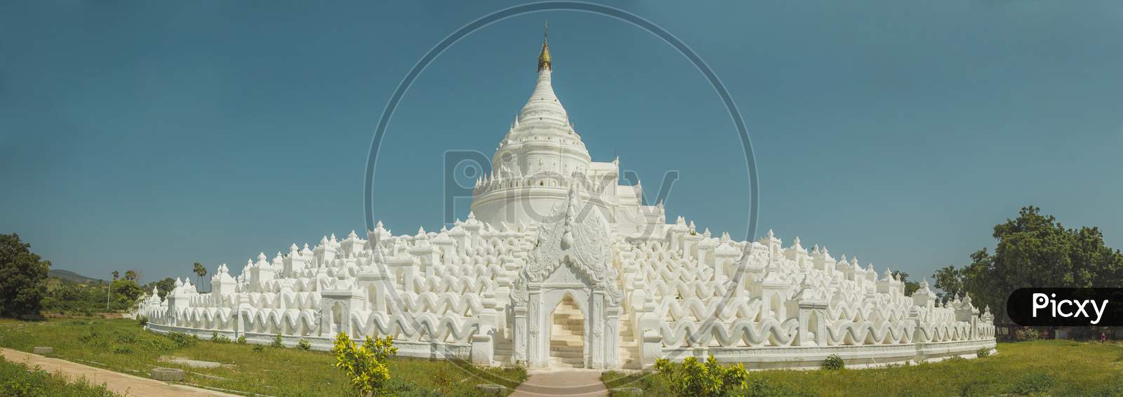 White Pagoda(MyaTheinThan)