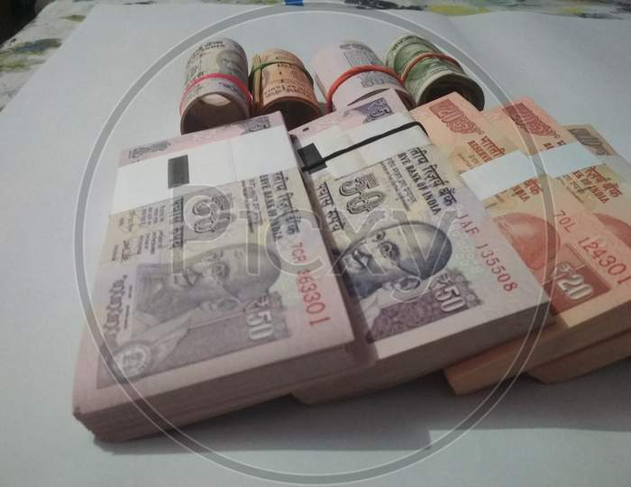 pack of note royal  many currensi