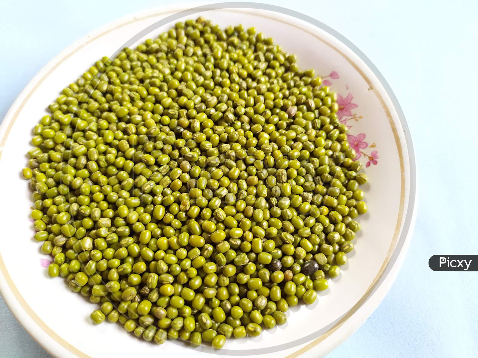 Green mung beans on plate.