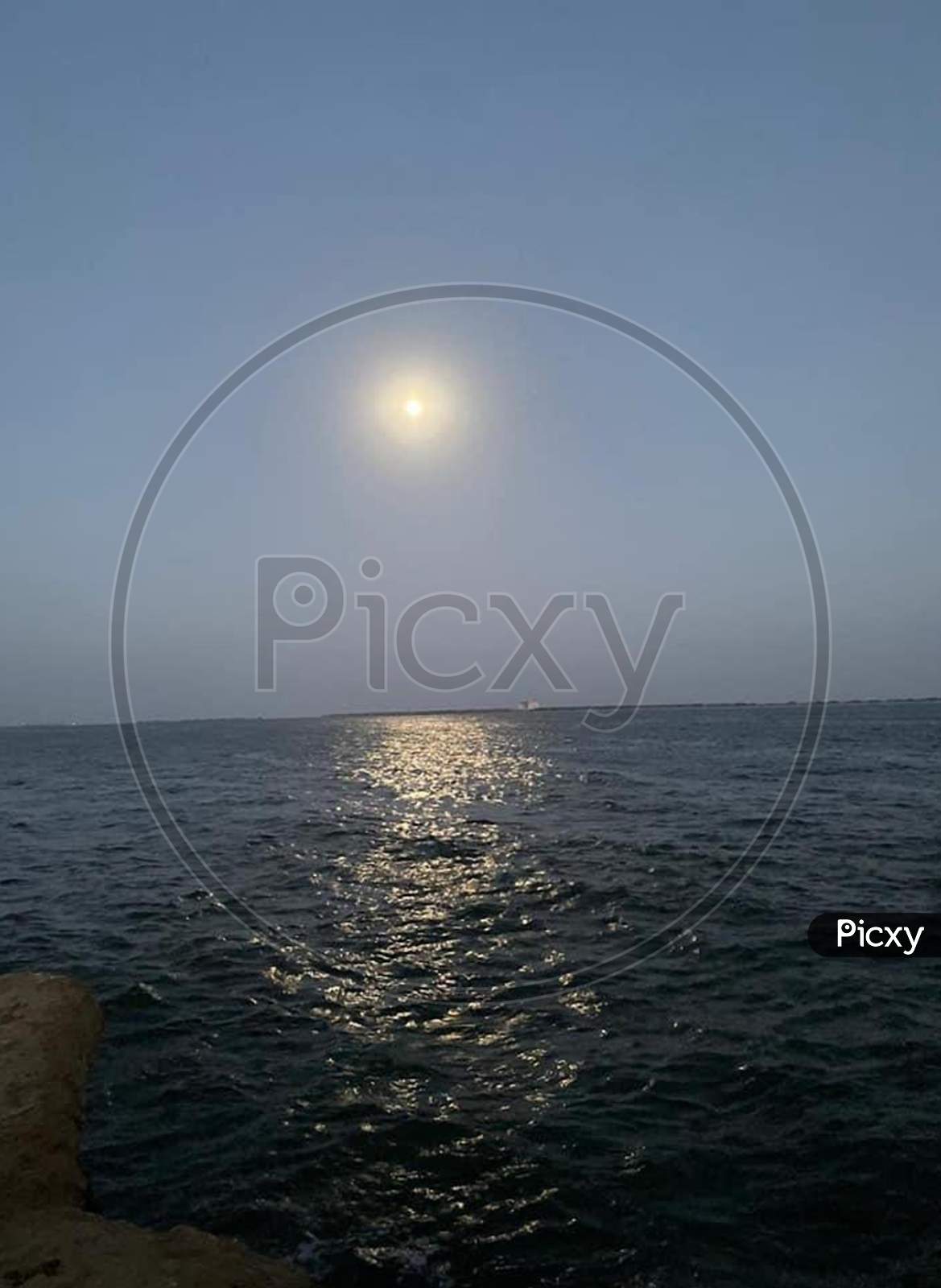 Beautiful sea with sun of karachi
