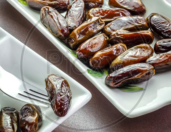 A tray of dates from the shop redy for eating.