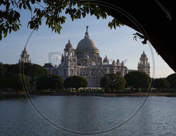 View of Victoria Memorial along with the nearby pond.