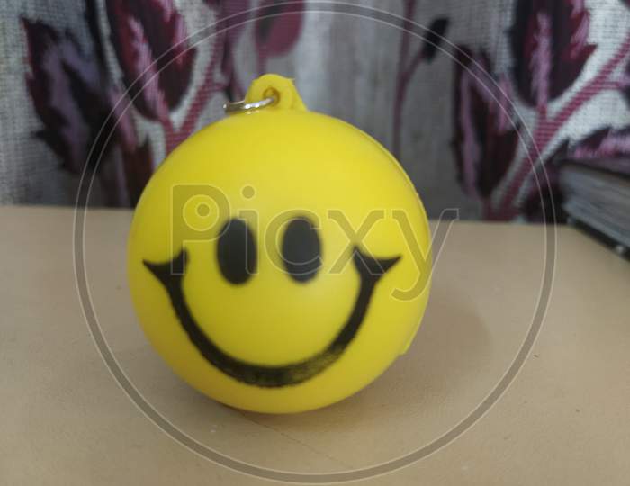 Smiley ball yellow for kids