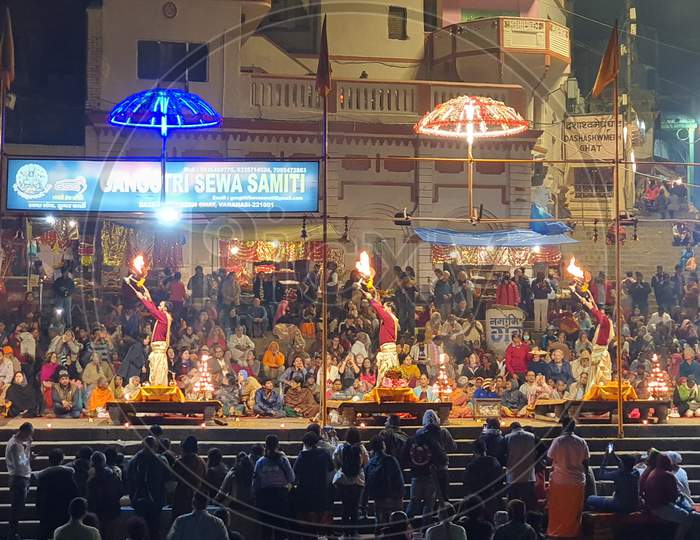 A visual treat – Ganga Aarti of Varanasi