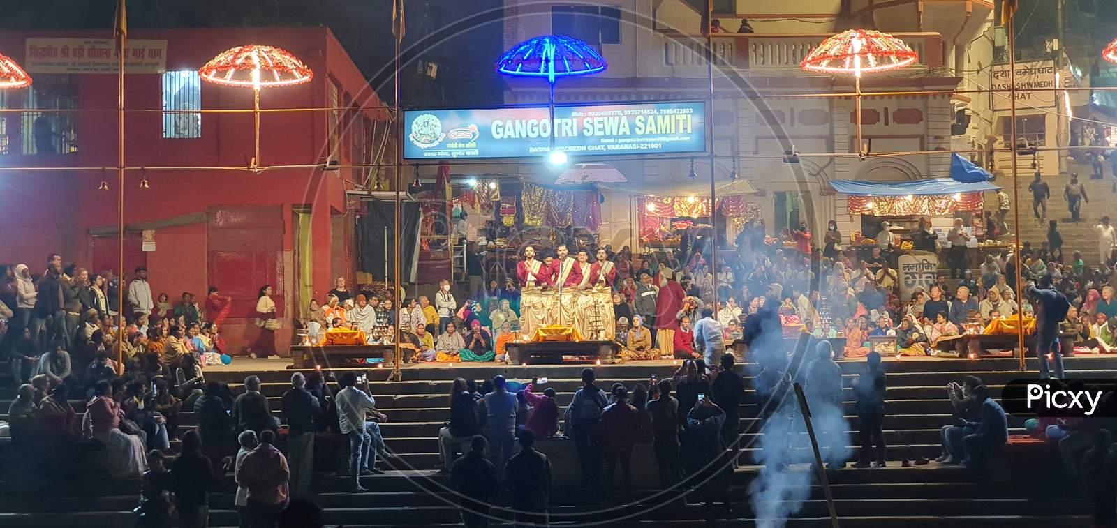 A visual treat – Ganga Aarti of Varanasi