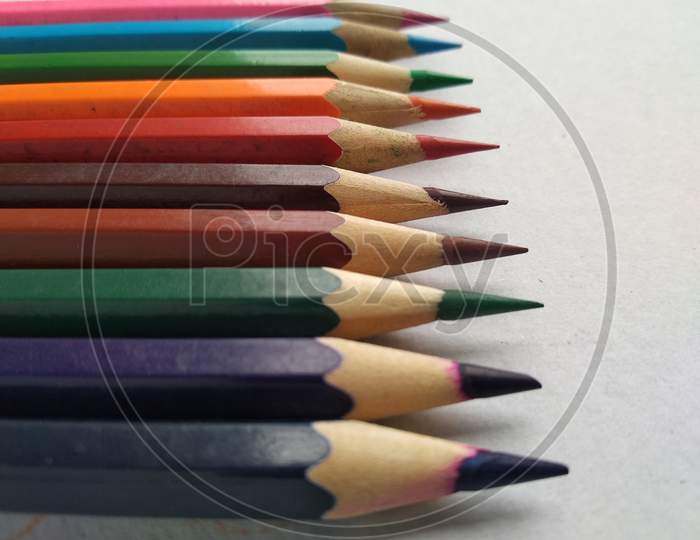 Discipline of colour pencils from dark shades to light shades
