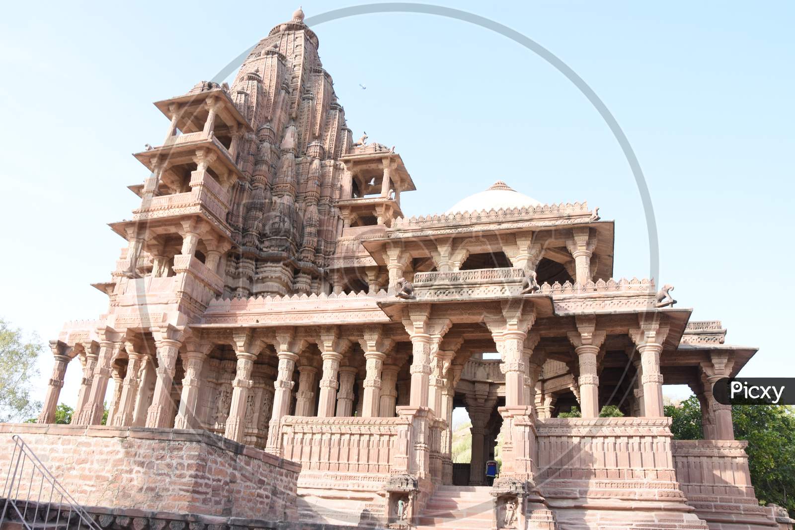 Image of Mausoleum built in Mandor Garden of Raja and Maharaja in Jodhpur city-FU531374-Picxy
