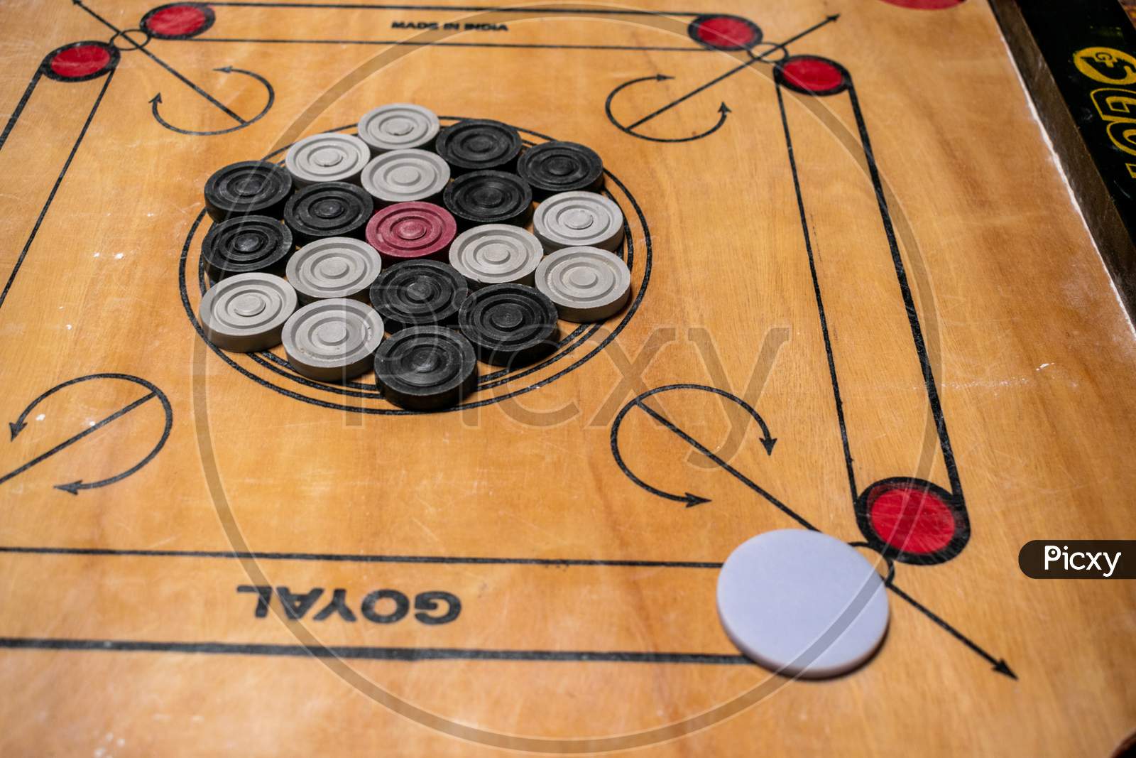 Image of Carrom board indoor game-IC139831-Picxy
