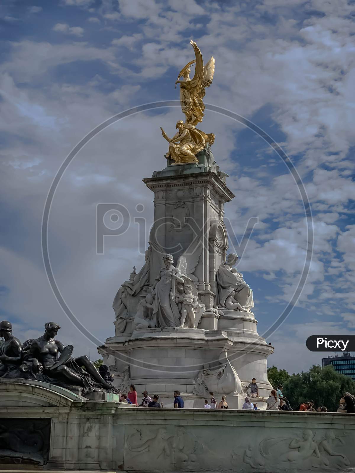 Queen Victoria monument statue in London