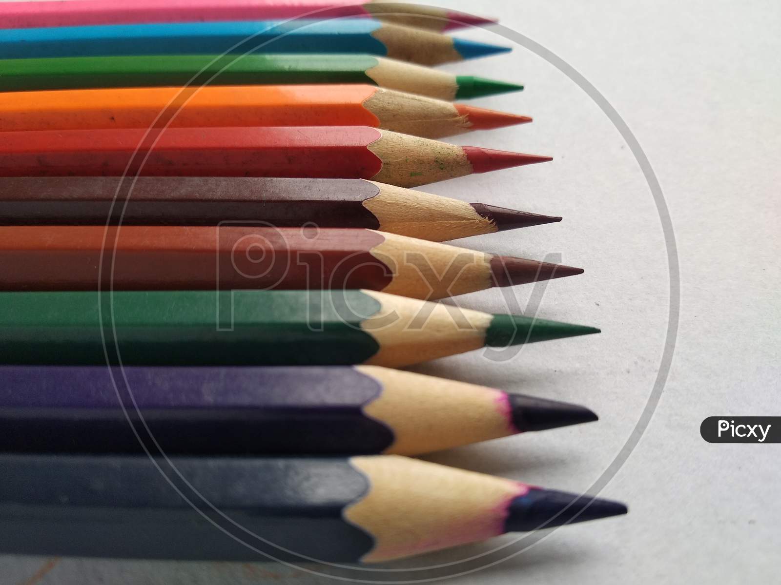 Discipline of colour pencils from dark shades to light shades