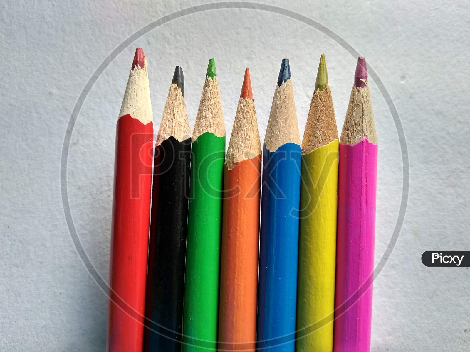 Pencil colours in the straight line
