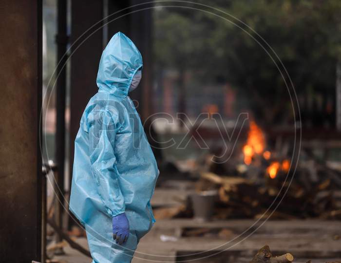 A Relative Of The Deceased Covid-19 patient Wear Hazmat Suits to Perform The Last Rites At Nigambodh Ghat, On May 31, 2020 In New Delhi, India.