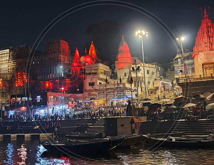 A visual treat – Ganga ghats of Varanasi at Night