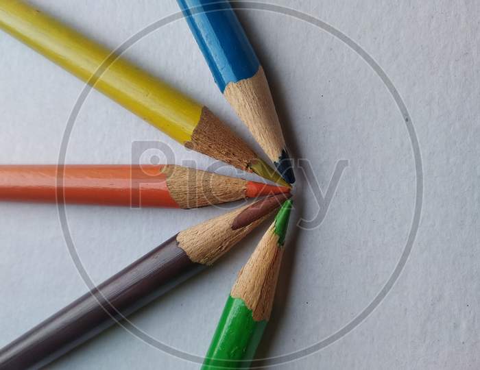 Colours of pencils wallpaper