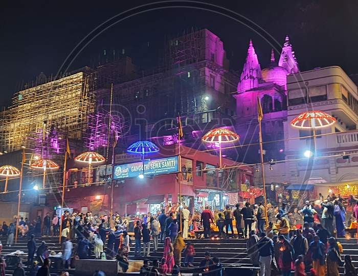 A visual treat – Ganga aarti of Varanasi