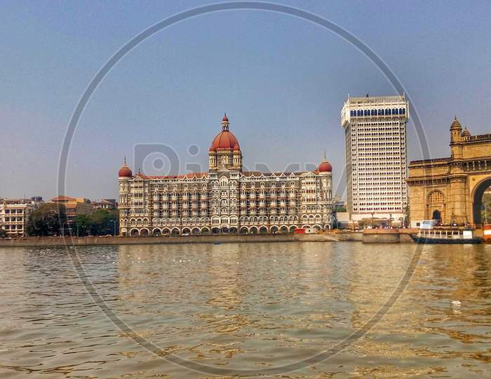 Taj hotel and India gate