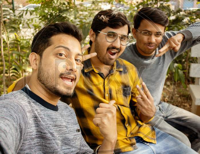 Group Of Friends Grimacing In Front Of The Camera - Young Happy People Having Fun At Park Making Funny Faces While Taking Selfie - Concept Of Millennials Addicted To Selfie, Technology And Mobile.
