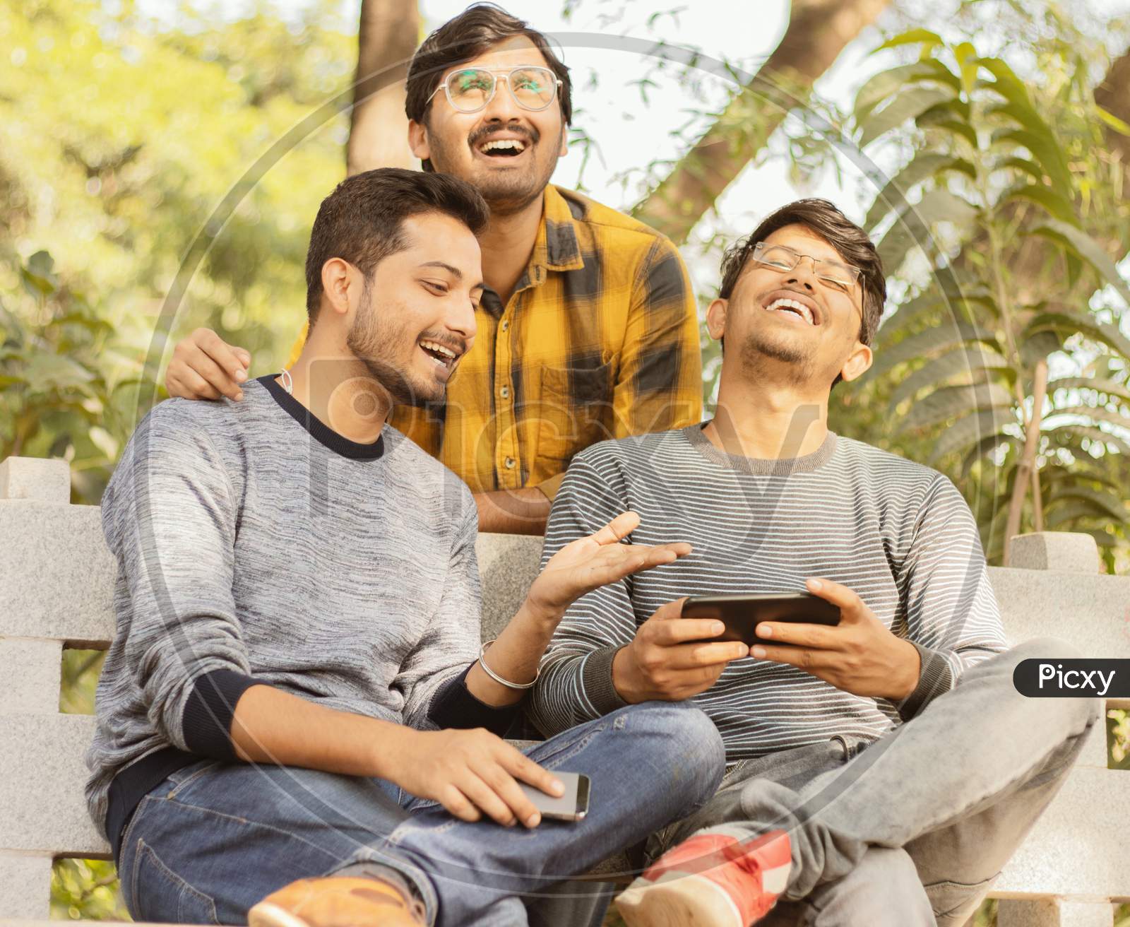 Group Of Friends Laughing Loud By Watching Into Smartphone - Concept Of Young Millennial People Using Technology, Social Media, Internet And Mobile Addiction - Filter Image.