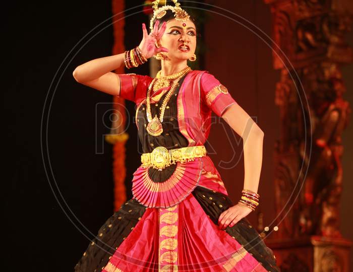 bharatnatyam recital event held on December 26,2016 at Sevasadan hall in Bengaluru.